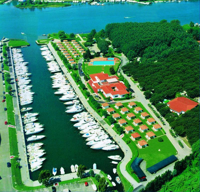 Iron Gate Marina3B Hotel Sarzana Exterior photo