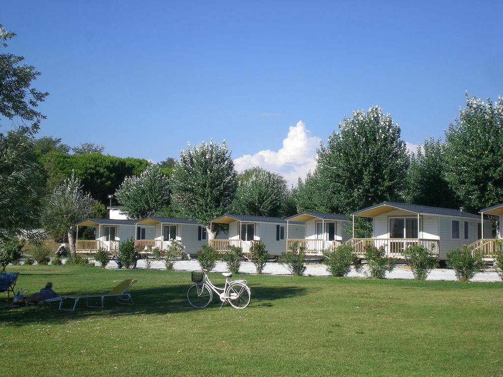 Iron Gate Marina3B Hotel Sarzana Exterior photo