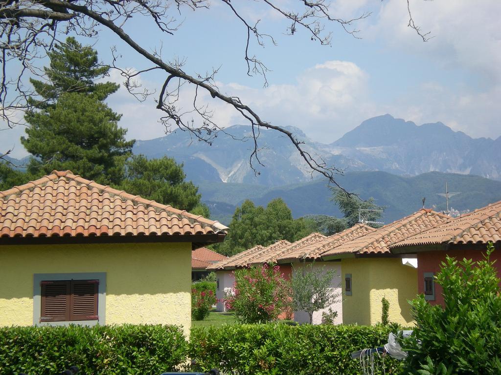 Iron Gate Marina3B Hotel Sarzana Exterior photo