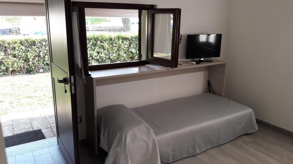 Iron Gate Marina3B Hotel Sarzana Exterior photo